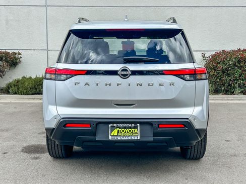 Used 2025 Nissan Pathfinder SV FWD image 7
