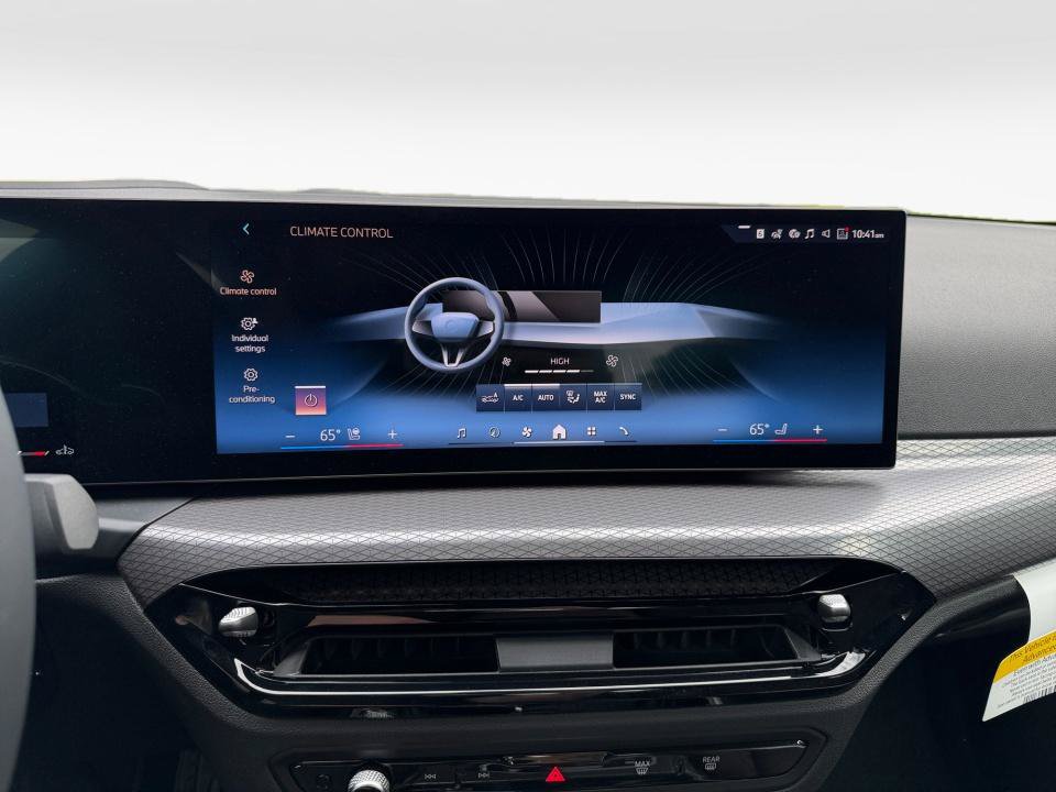 New 2026 BMW 330i xDrive Sedan w/ M Sport Package AWD/4WD image 18