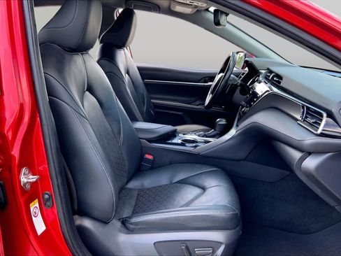 Used 2019 Toyota Camry XSE FWD image 9