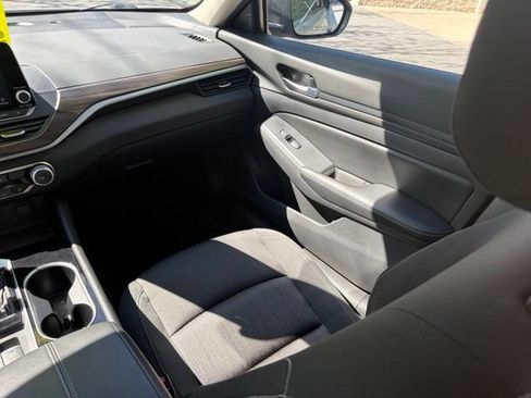 Used 2024 Nissan Altima 2.5 SV AWD/4WD image 34