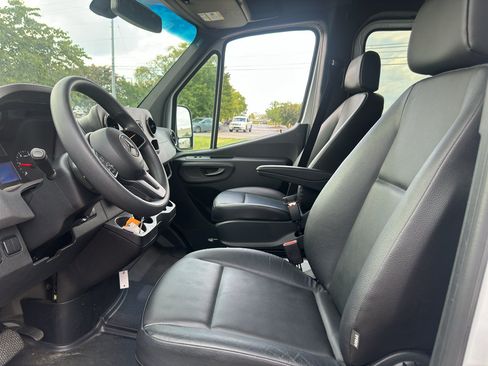 Used 2022 Mercedes-Benz Sprinter 2500 image 18