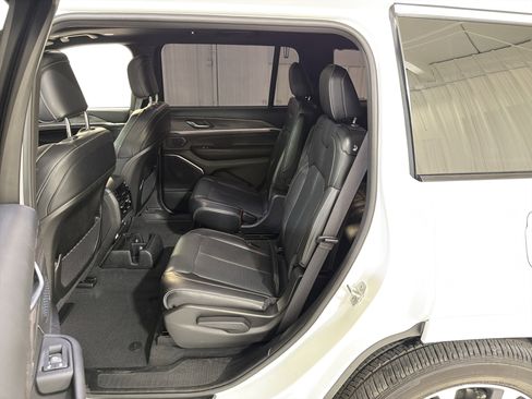 Used 2025 Jeep Grand Cherokee L Overland image 12
