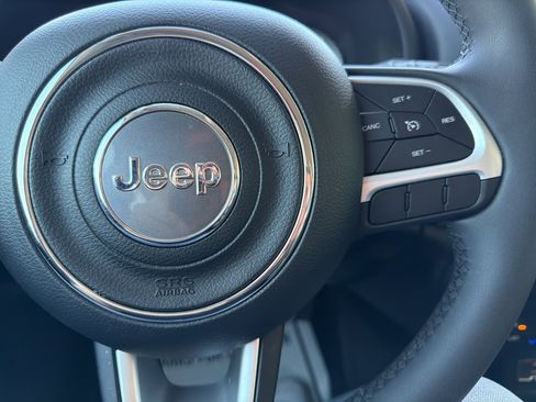 Used 2020 Jeep Renegade Latitude image 16