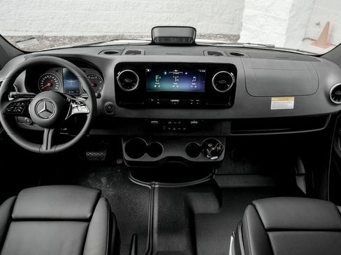 Used 2026 Mercedes-Benz Sprinter 2500 image 18