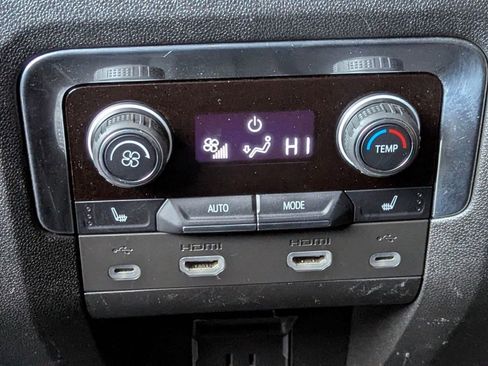 Used 2021 Chevrolet Suburban High Country w/ Premium Package image 18