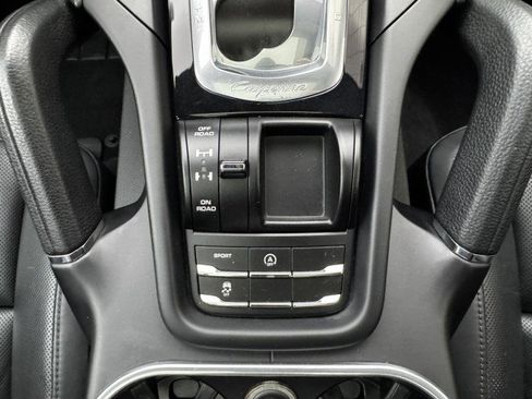 Used 2016 Porsche Cayenne w/ Premium Package image 19