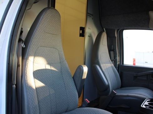 Used 2022 Chevrolet Express 4500 Extended w/ Power Convenience Package image 24