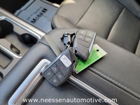 Used 2022 GMC Sierra 1500 SLT w/ SLT Convenience Package image 33