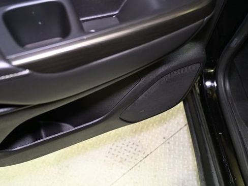 Used 2023 GMC Acadia SLT image 51