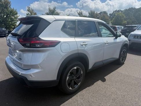 Used 2025 Nissan Rogue SV AWD/4WD image 4