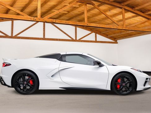 Used 2021 Chevrolet Corvette Stingray Premium Conv w/ Z51 Performance Package RWD image 7