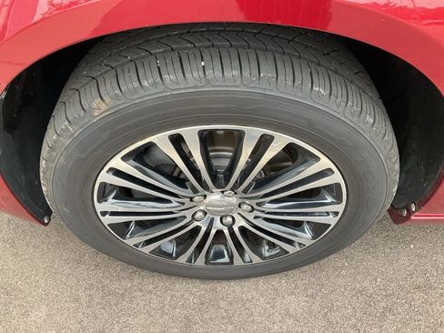 Used 2013 Chrysler 300 S image 30