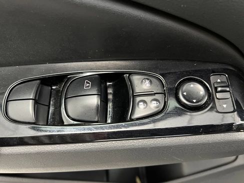 Used 2024 Nissan Altima 2.5 SR FWD image 15