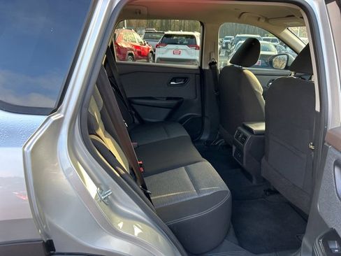 Used 2023 Nissan Rogue SV image 17