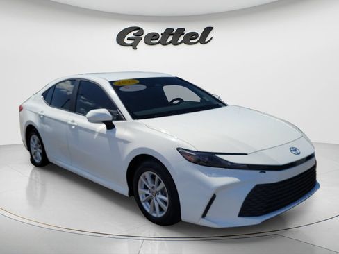 Used 2025 Toyota Camry LE FWD image 3