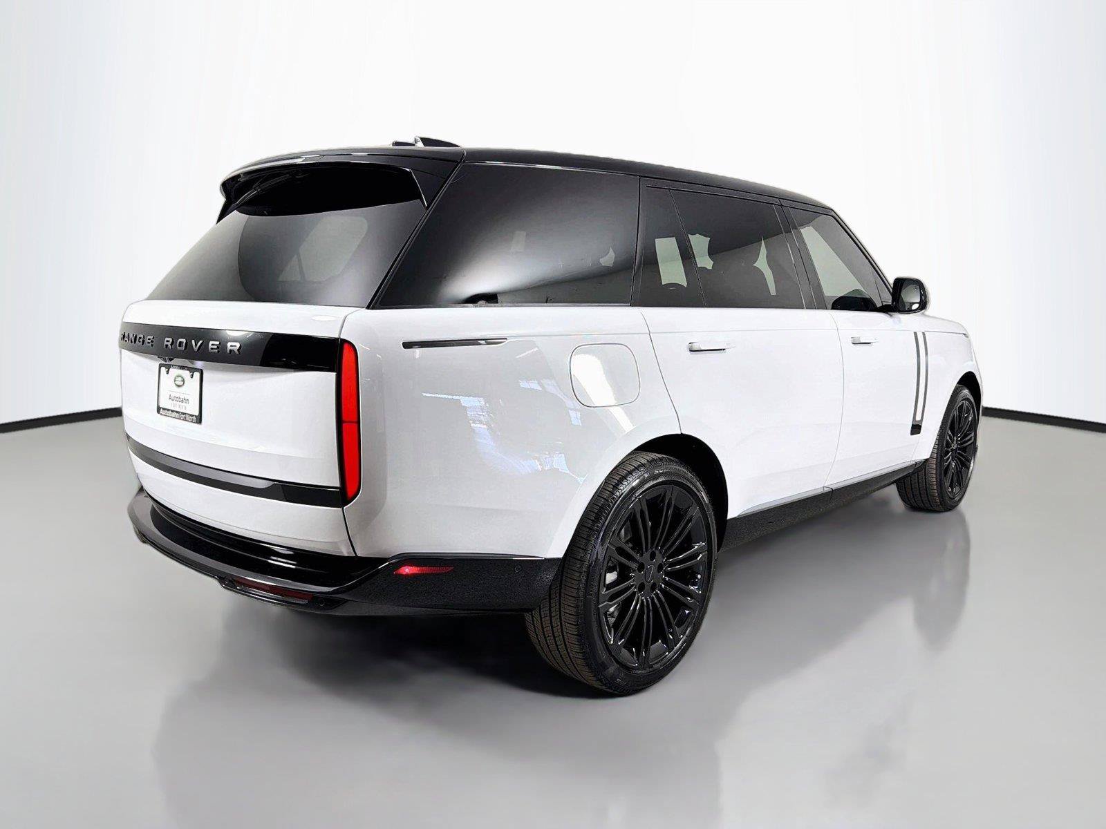 New 2026 Land Rover Range Rover Long Wheelbase SE AWD/4WD image 5