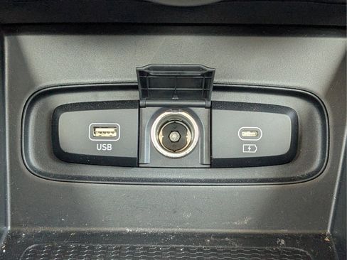 Certified 2024 Hyundai Venue SEL FWD image 10