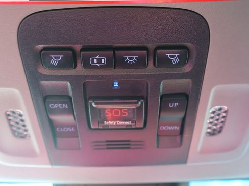 Used 2019 Toyota Camry SE image 14