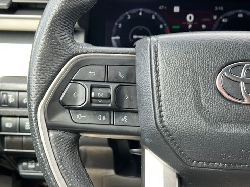 Used 2024 Toyota Tacoma TRD Off-Road image 18