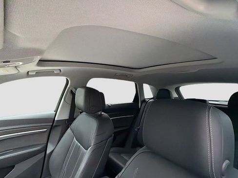 Used 2019 Audi e-tron Prestige image 28