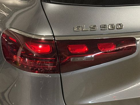 New 2026 Mercedes-Benz GLS 580 4MATIC image 27
