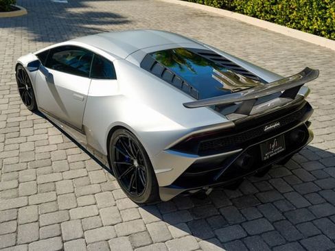 Used 2020 Lamborghini Huracan EVO image 20