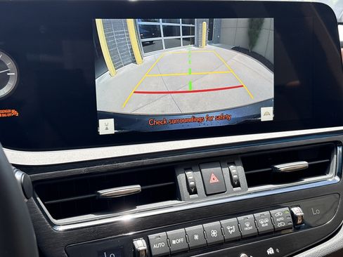 Used 2025 Lexus ES 350 w/ Accessory Package (Z1) FWD image 11