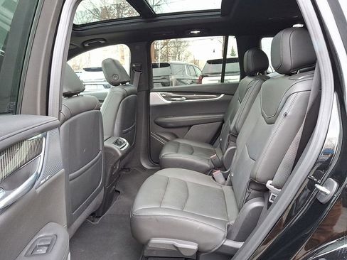 Used 2023 Cadillac XT6 Sport w/ Technology Package image 9