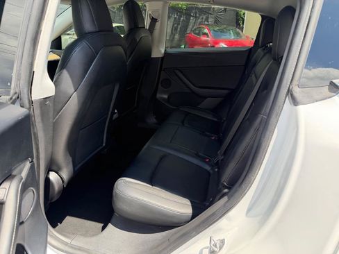 Used 2021 Tesla Model Y 2WD image 12