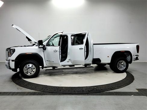 New 2026 GMC Sierra 3500 Denali w/ Denali Reserve Package image 12