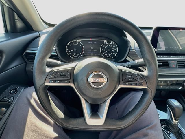 Used 2025 Nissan Altima 2.5 SV FWD image 11
