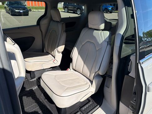 Used 2021 Chrysler Pacifica Limited w/ Premium & Safety Sphere Group AWD/4WD image 25