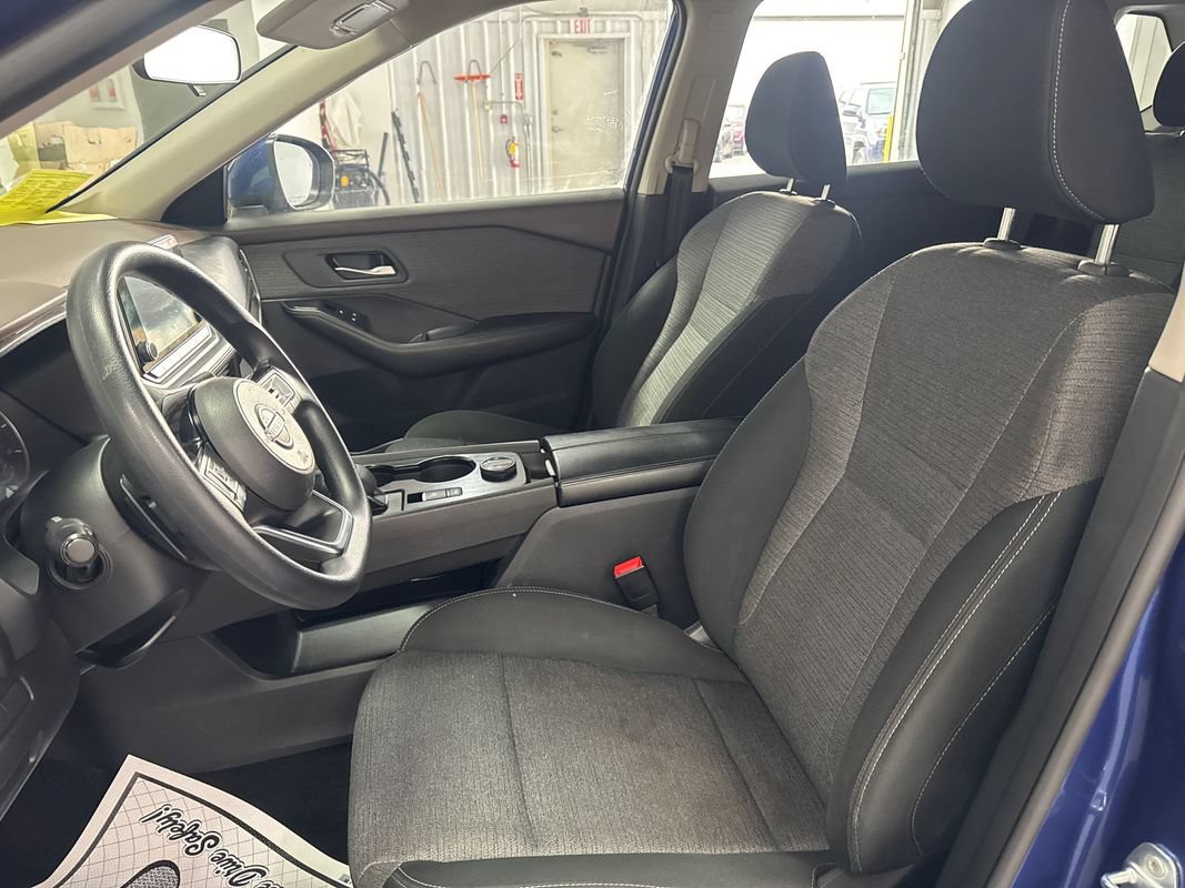 Used 2023 Nissan Rogue SV AWD/4WD image 9