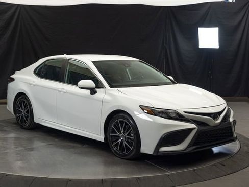 Used 2024 Toyota Camry SE w/ Cold Weather Package AWD/4WD image 2