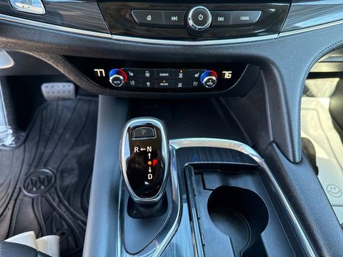 Certified 2018 Buick Enclave Premium image 28