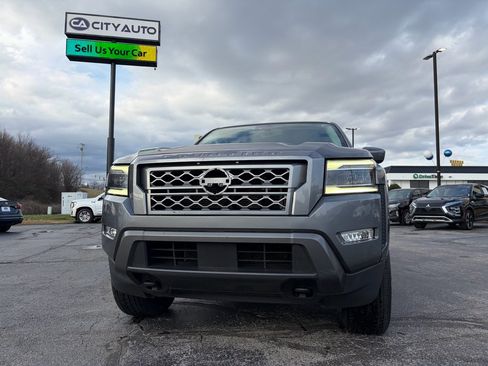 Used 2023 Nissan Frontier SV w/ SV Premium Package image 2