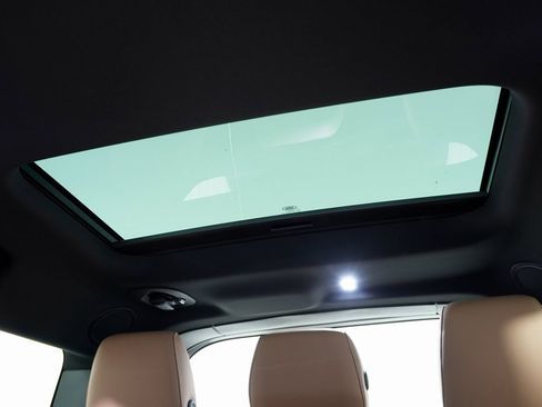 Used 2025 Land Rover Defender 130 X-Dynamic SE image 20