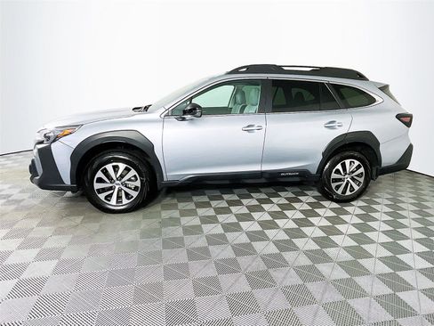 Certified 2025 Subaru Outback Premium image 4