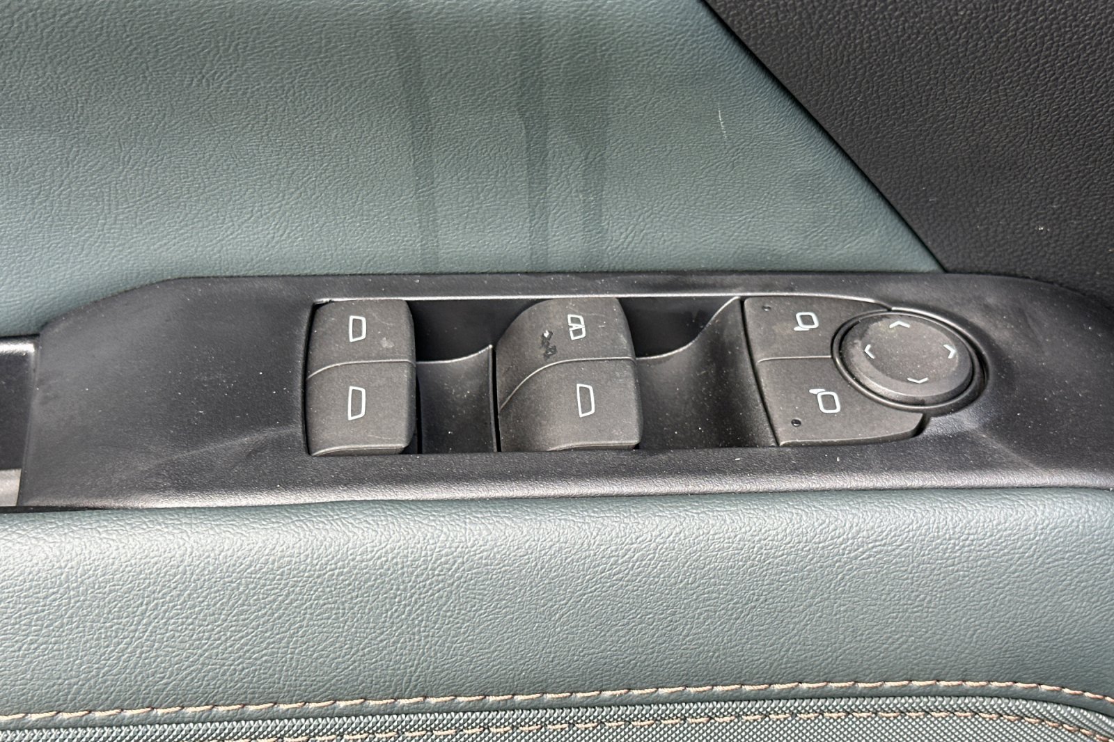 New 2026 GMC Terrain AT4 w/ Convenience Package III AWD/4WD image 11