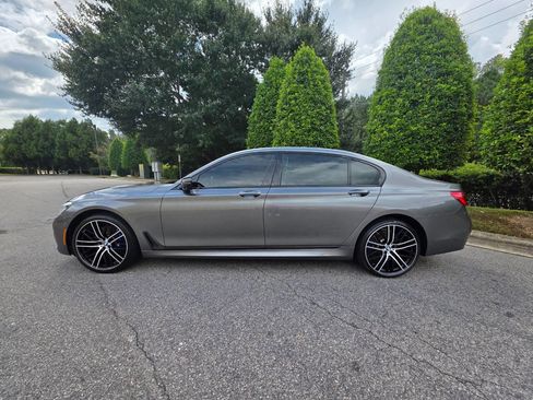 Used 2019 BMW 750i xDrive w/ Executive Package image 2