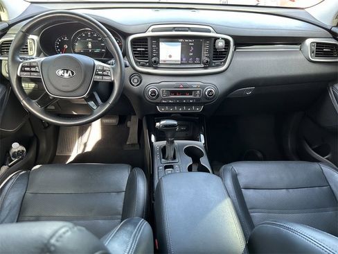 Used 2019 Kia Sorento SX w/ SX Touring Package image 2