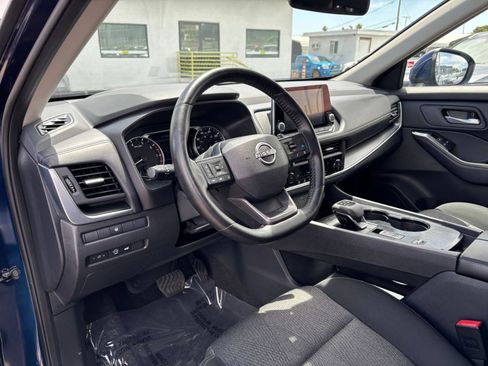 Used 2025 Nissan Rogue SV FWD image 36