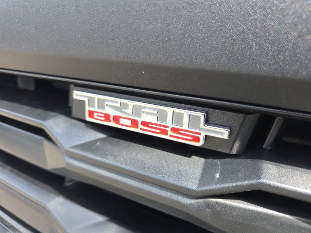 New 2026 Chevrolet Colorado Trail Boss w/ Midnight Edition AWD/4WD image 12