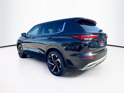 Used 2022 Mitsubishi Outlander SE image 5