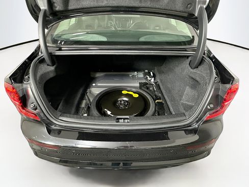 Used 2024 Volvo S60 B5 Plus image 29