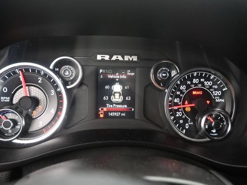 Used 2024 RAM 2500 Tradesman w/ Chrome Appearance Group AWD/4WD image 12