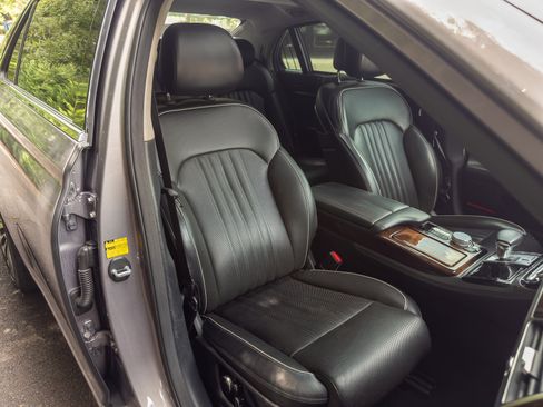 Used 2018 Genesis G90 5.0 Ultimate RWD image 13