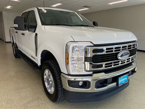 Used 2025 Ford F250 XLT image 3