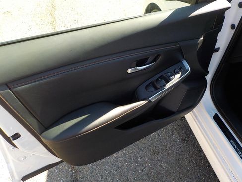 Used 2022 Nissan Sentra SR w/ Electronics Package image 18