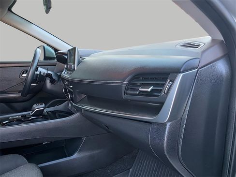 Used 2023 Nissan Rogue SV image 13